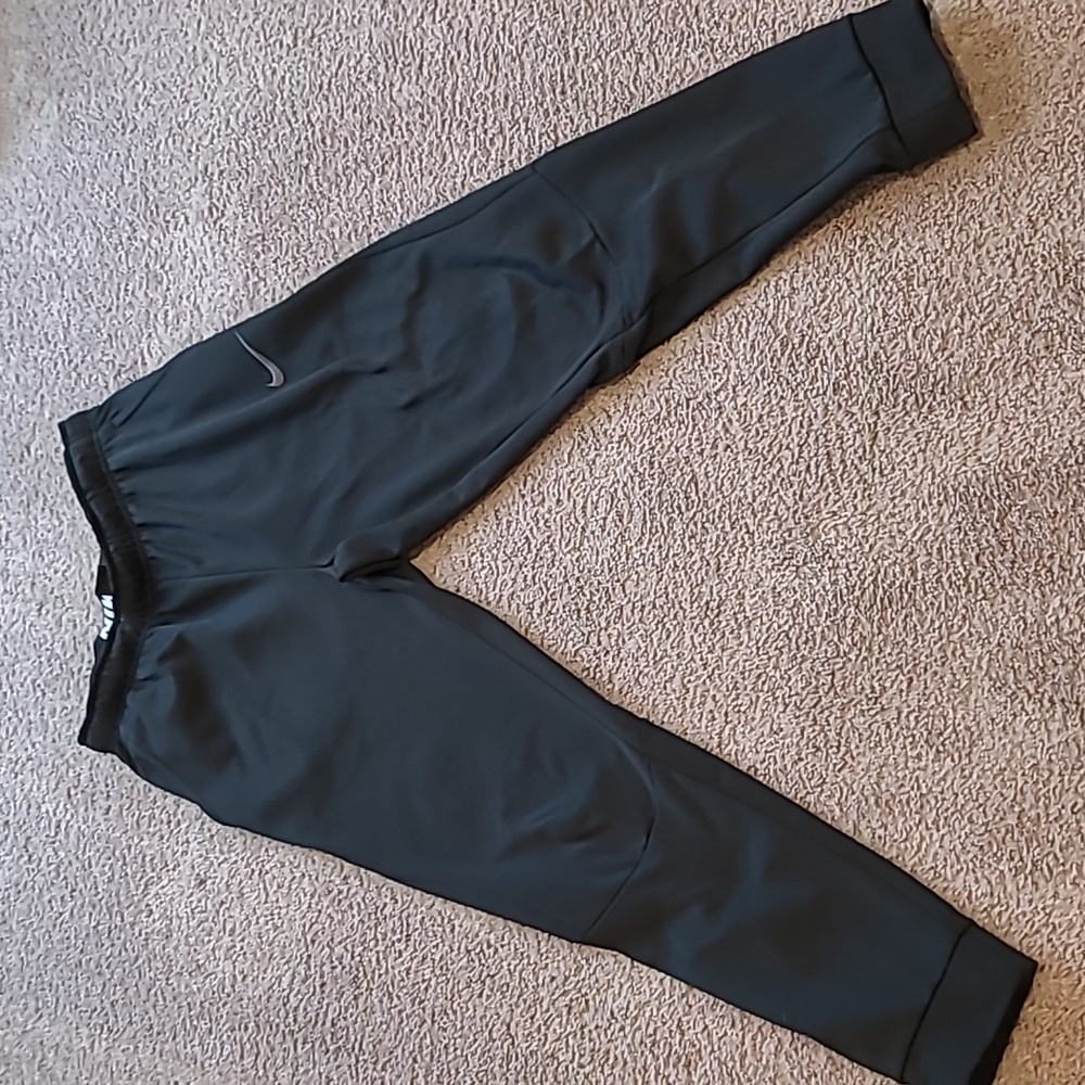 Nike Therma Fit jogger pants sz Medium